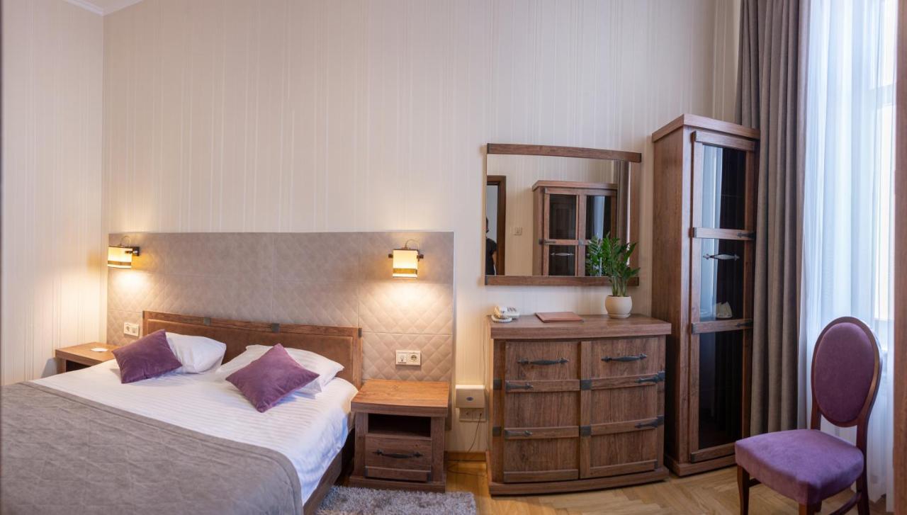 Hotel Star Mukacheve Ngoại thất bức ảnh